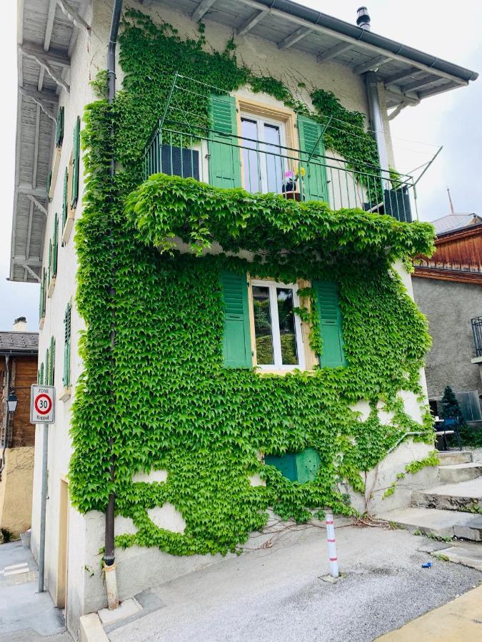 schone wohnung in sierre Exterior foto